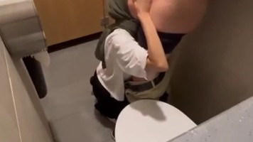 Bokep Jilbab Jilbab BabyXax Eksib Nekat Mesum di Toilet Mall