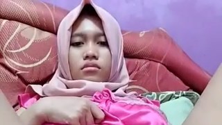Dedek Dewi Jilbab Colmek Desah
