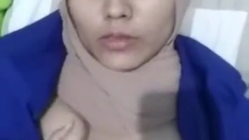 Mahasiswi Jilbab Jas Biru Sange